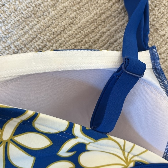 Boden Ladies Glorious British Style Blue Cream Pattern Bikini Top NWOT - Picture 6 of 7